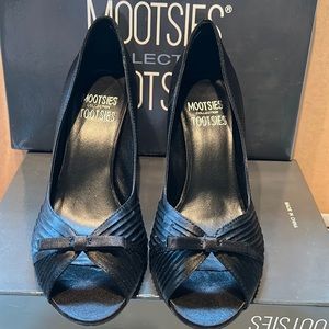 Mootsie Tootsies women’s 3” heels, black satin, size 6.5